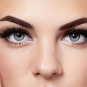 cejas pelo a pelo, extensión de pestañas, delineado de ojos