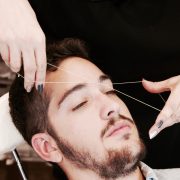 Depilación con hilo, diseño de cejas perfecto para hombres en Bogotá